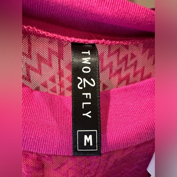 Two 2 Fly Women's Pink Long Sleeve Top- size Medium - Picture 3 of 5